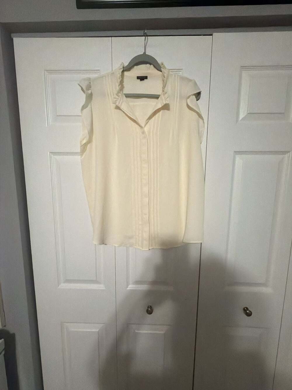 Ann Taylor Factory Cream Ruffle Mock Neck Sleeveless Pintuck Blouse Size XL